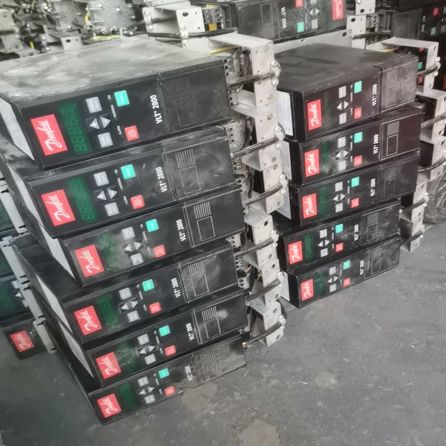 议价丹佛斯变频器VLT2807PS2B20STR1DBF00A0