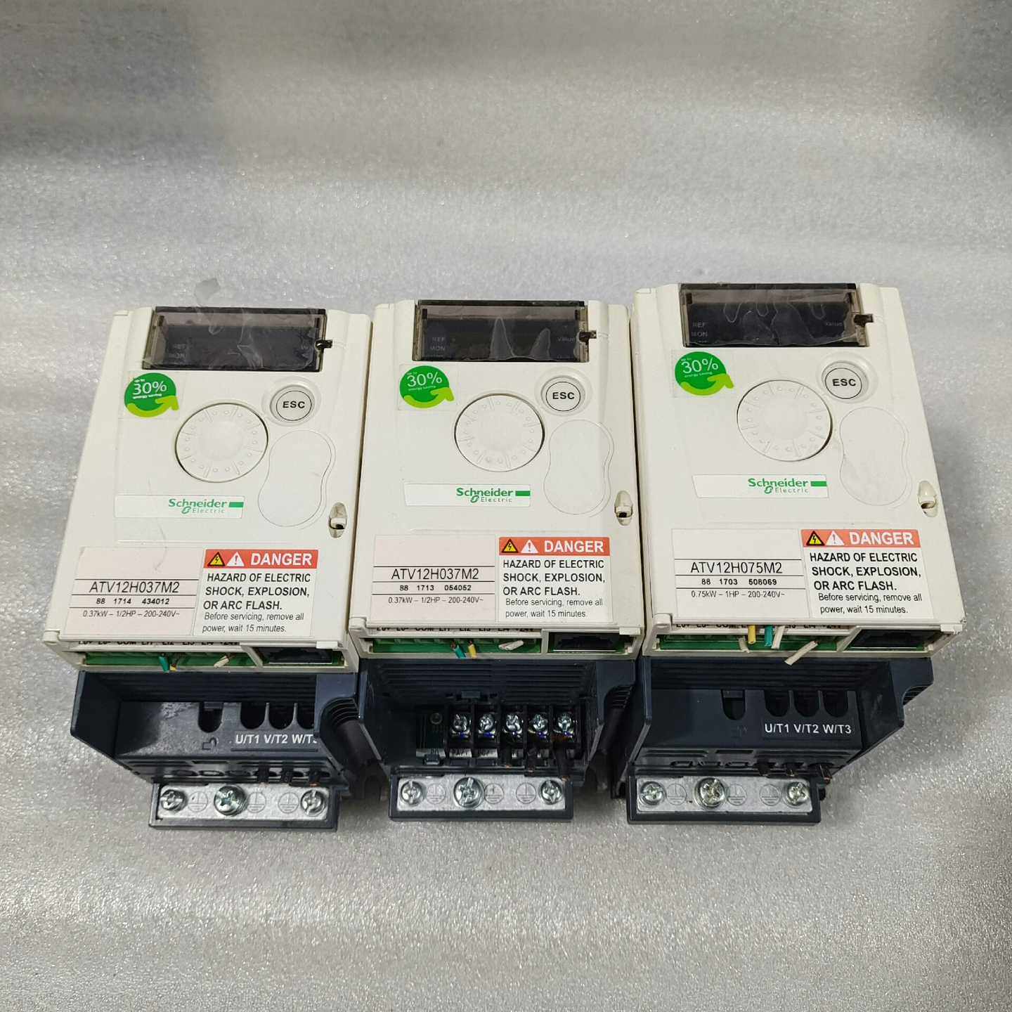 议价施耐德ATV12H037M2变频器，二手拆机功能女包好，实