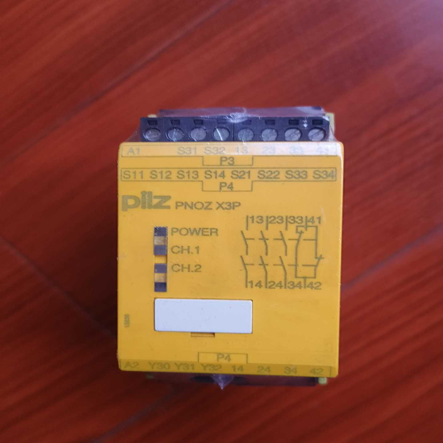 皮尔兹安全继电器:PNOZX3P777310