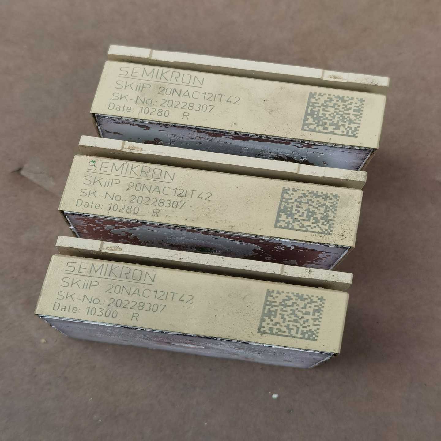 询价西门康20NAC12IT42模块保证质量。有4个