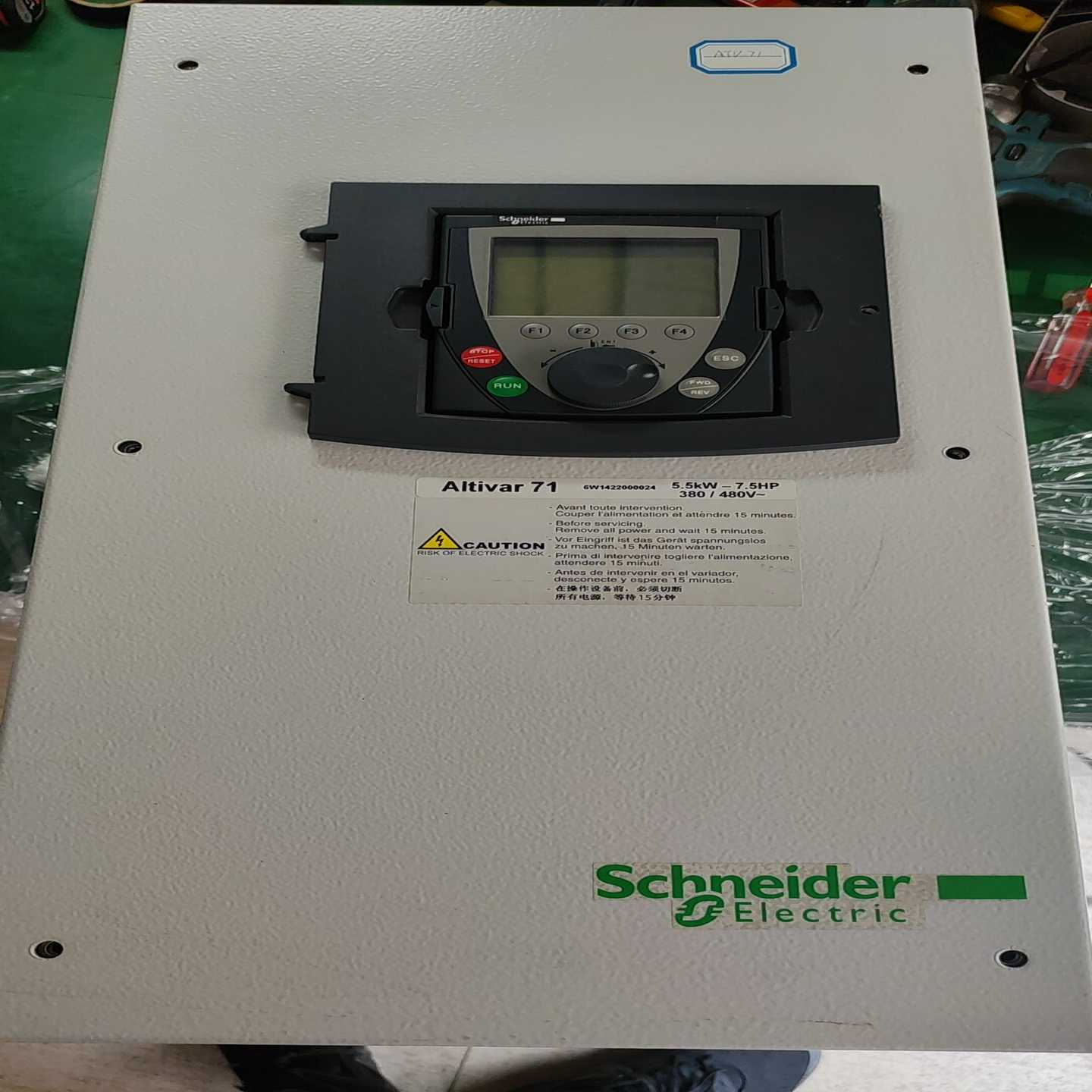 议价施变频器，V71554，装上柜基还没用过，成