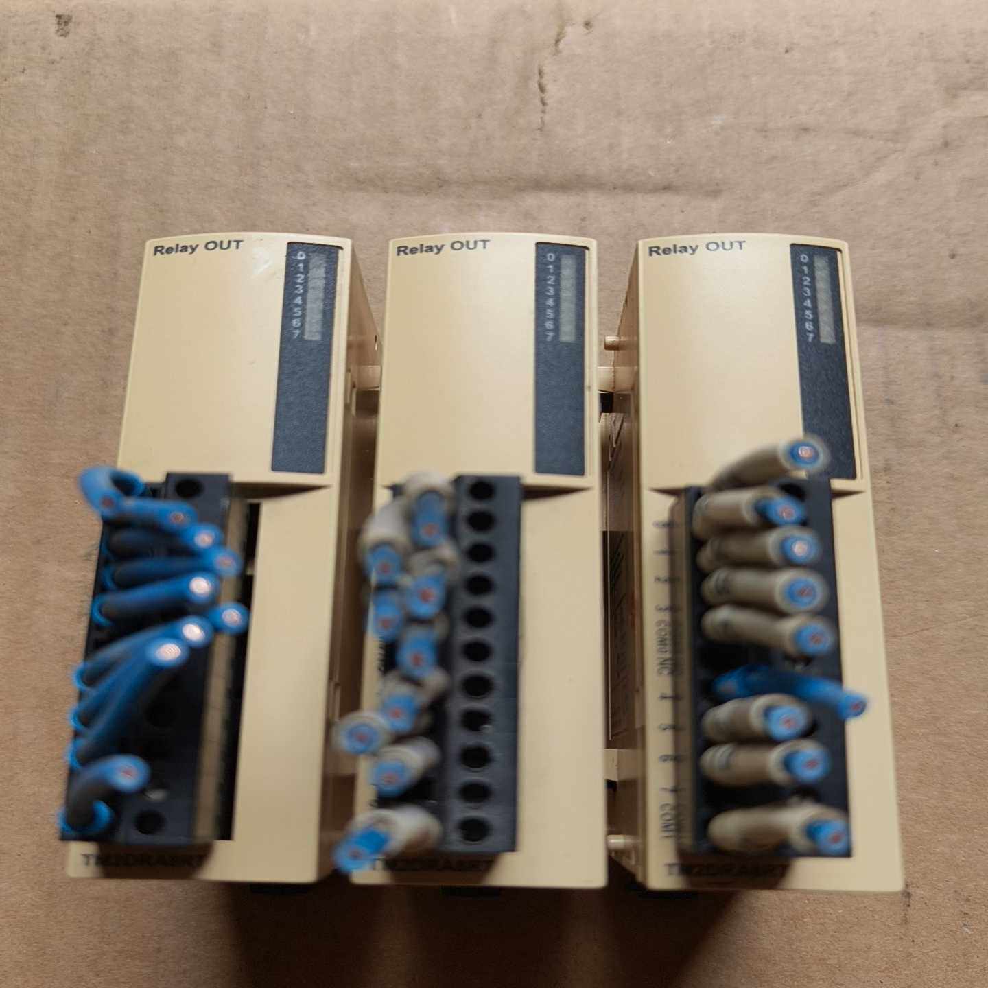 施耐德PLC模块 TM2DRA8RT~议价