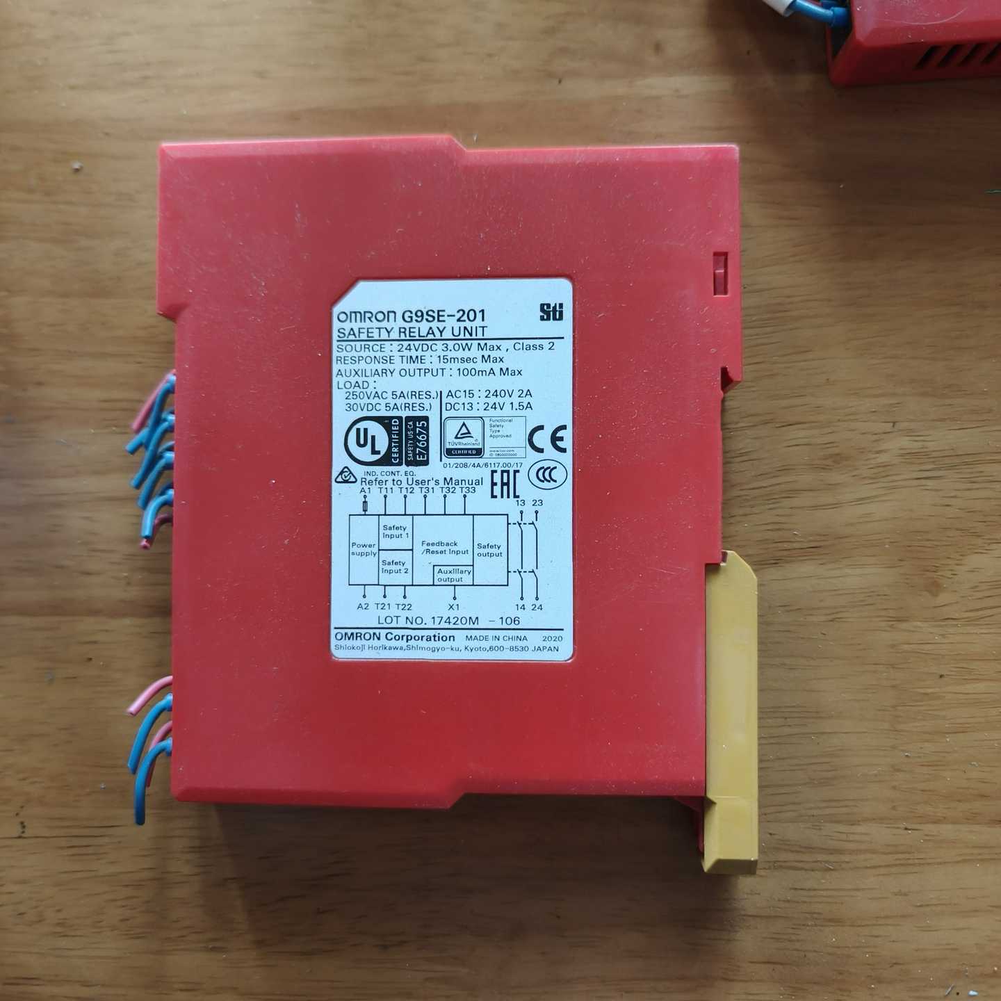 欧姆龙安全继电器G9SE-201，24VDC供电，响应时间1-议价