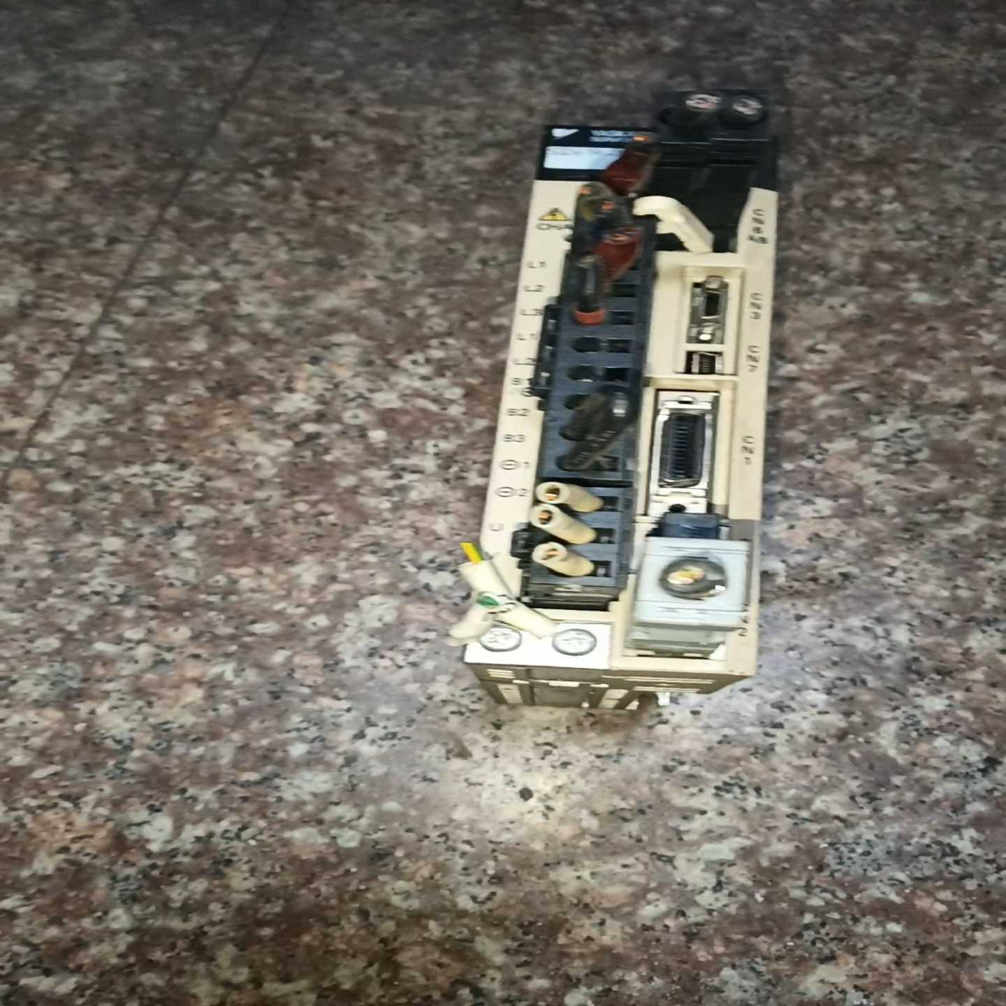 安川 驱动器 SGDV-1R6A15A 200w 200v~询价