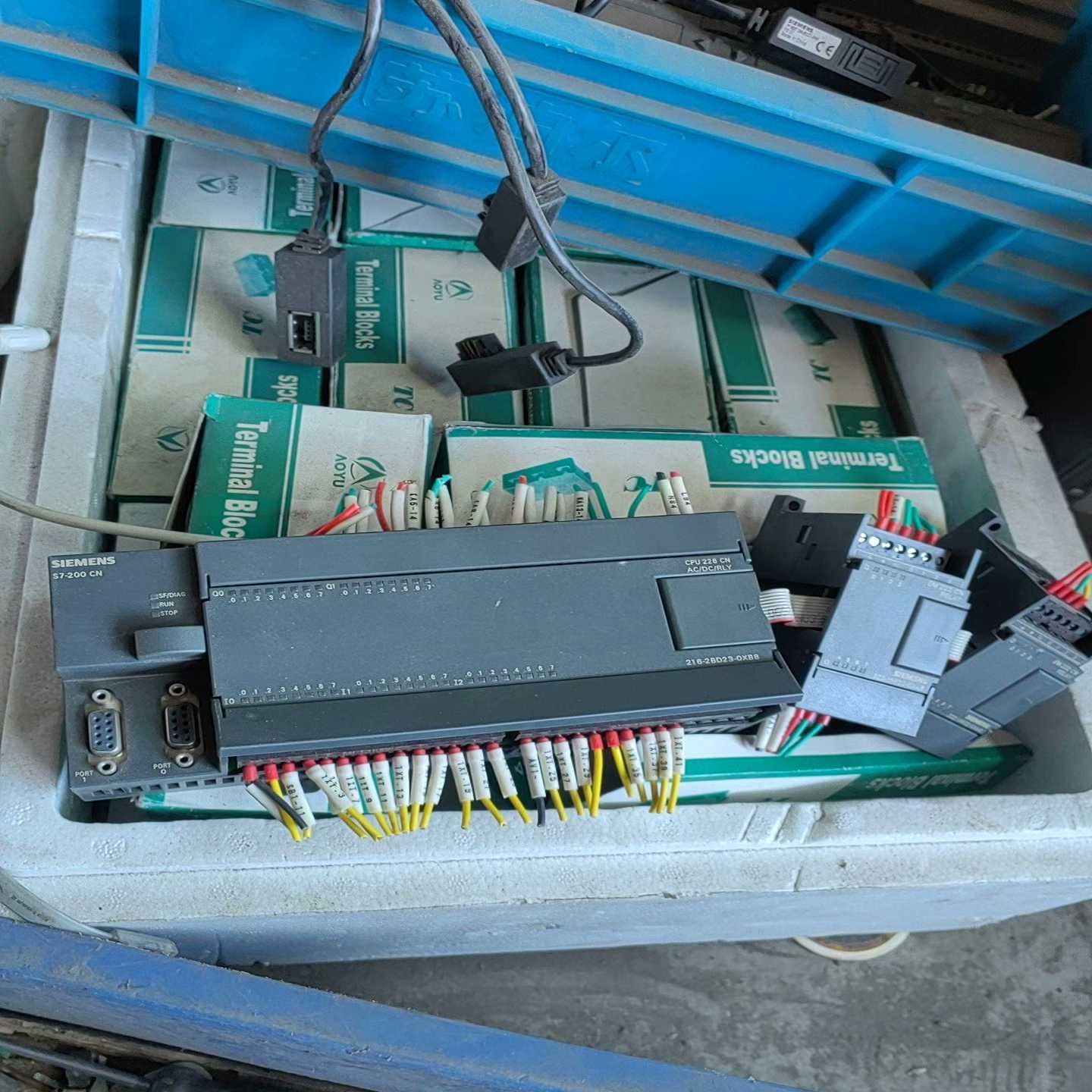 询价~PLC222-1HF22-0XA8有2个，