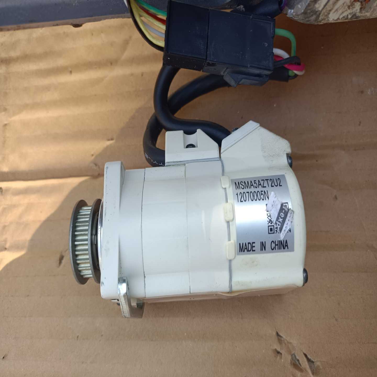 电装机器人,,电机MSMA5AZT2U2功能正常实物如图还有询价