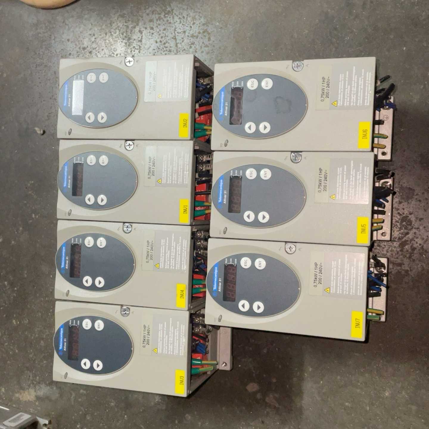 议价施耐德变频器ATV31H075M3X、0.75KW刚刚现K货/维修