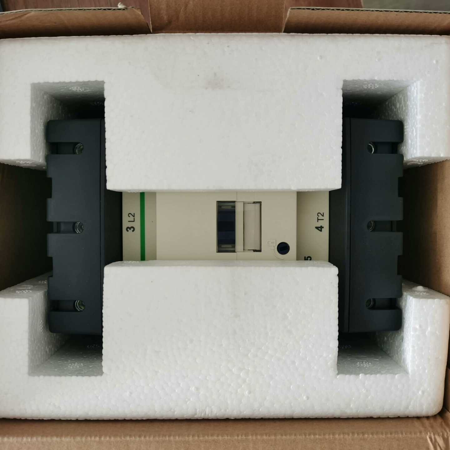 全新原装施耐德接触器LC1D95M7C电压AC220V，现货--议价商品