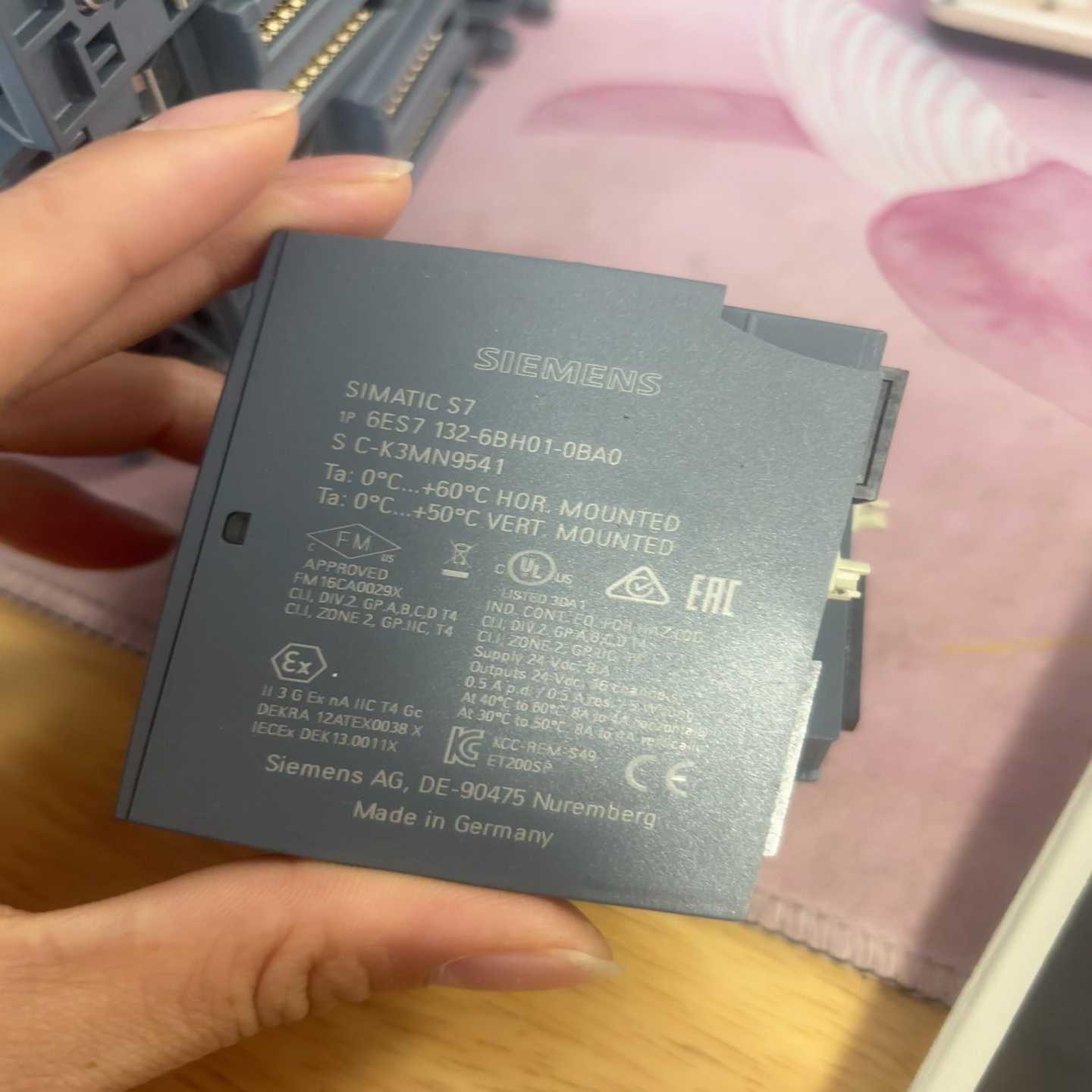 询价~6ES7132-6BH01-0BA0冲新裸机，联系实物图