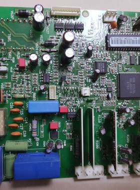 SNAZ  7050 变频器板卡，成色如图，用上欢迎联【议价】