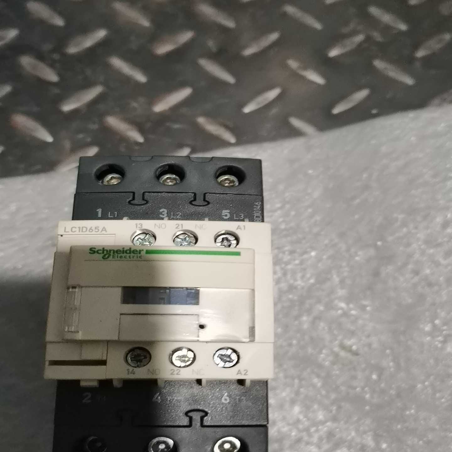 议价施耐德接触器型b号LC1D65A现货/维修