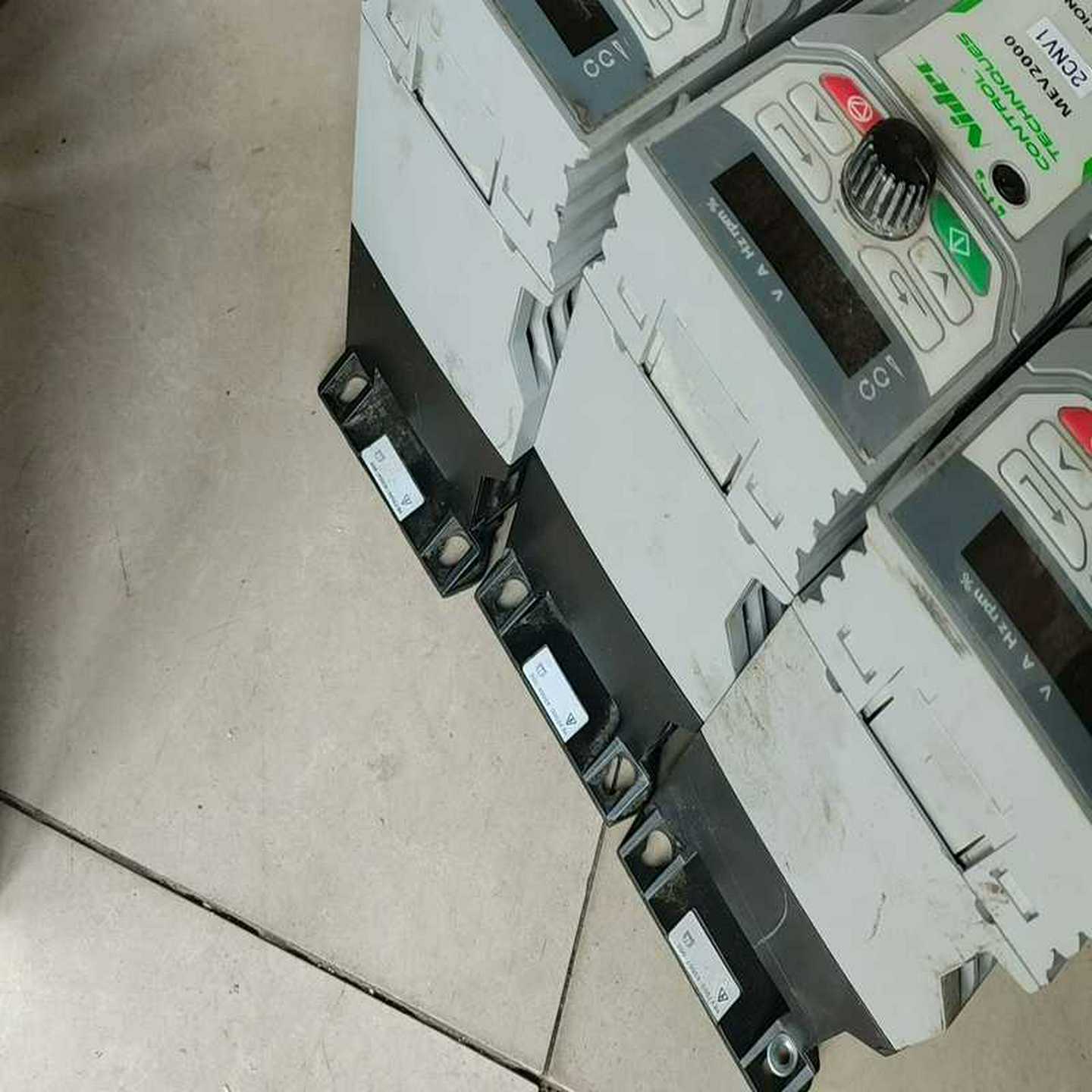 德欧驱动器D0-1000C22LFW，成色如图，，需~询价