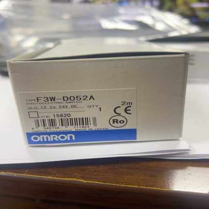 F3W-D052D 2M  原包装一个（佳毅工控）