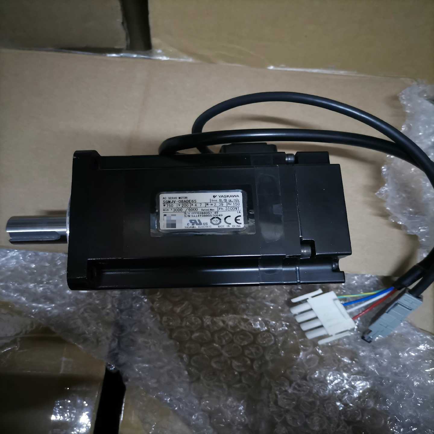 安川五系伺服电机SGMJV-08ADE6S，实物图片型号。驱【博航商行】