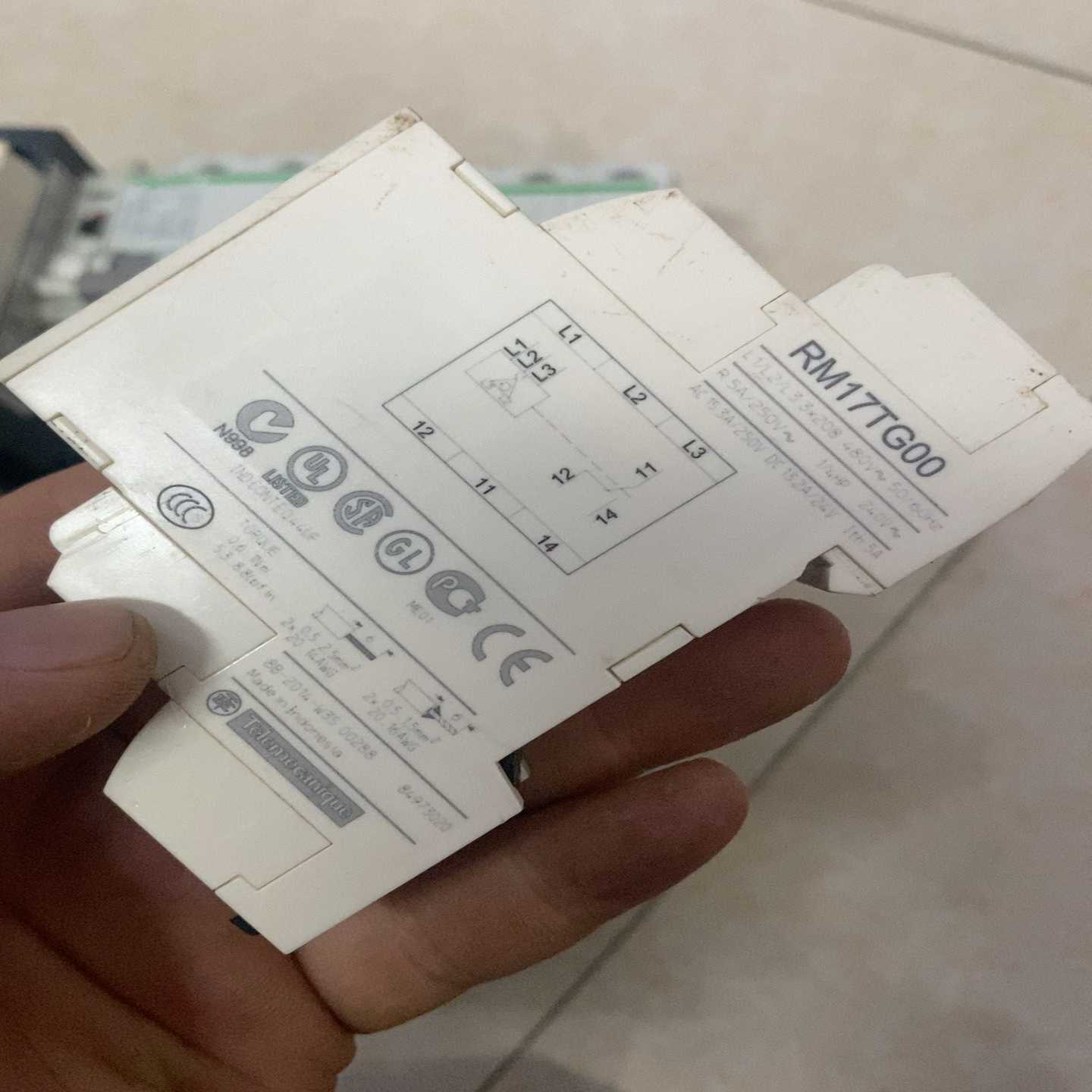 议价拆机施耐德相序继电器RM17TG00，成色如图，包好