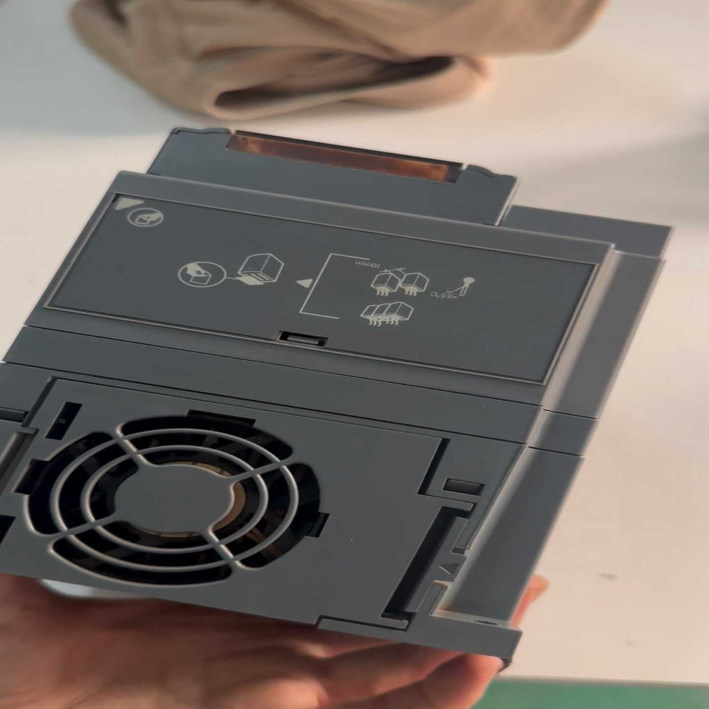 施耐德变频器ATV310HU22N4A,460V,2.2K--议价商品