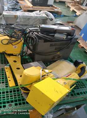 发那科M-20iA工业机器人，黄色机身，带原装控制面板和电缆--议价