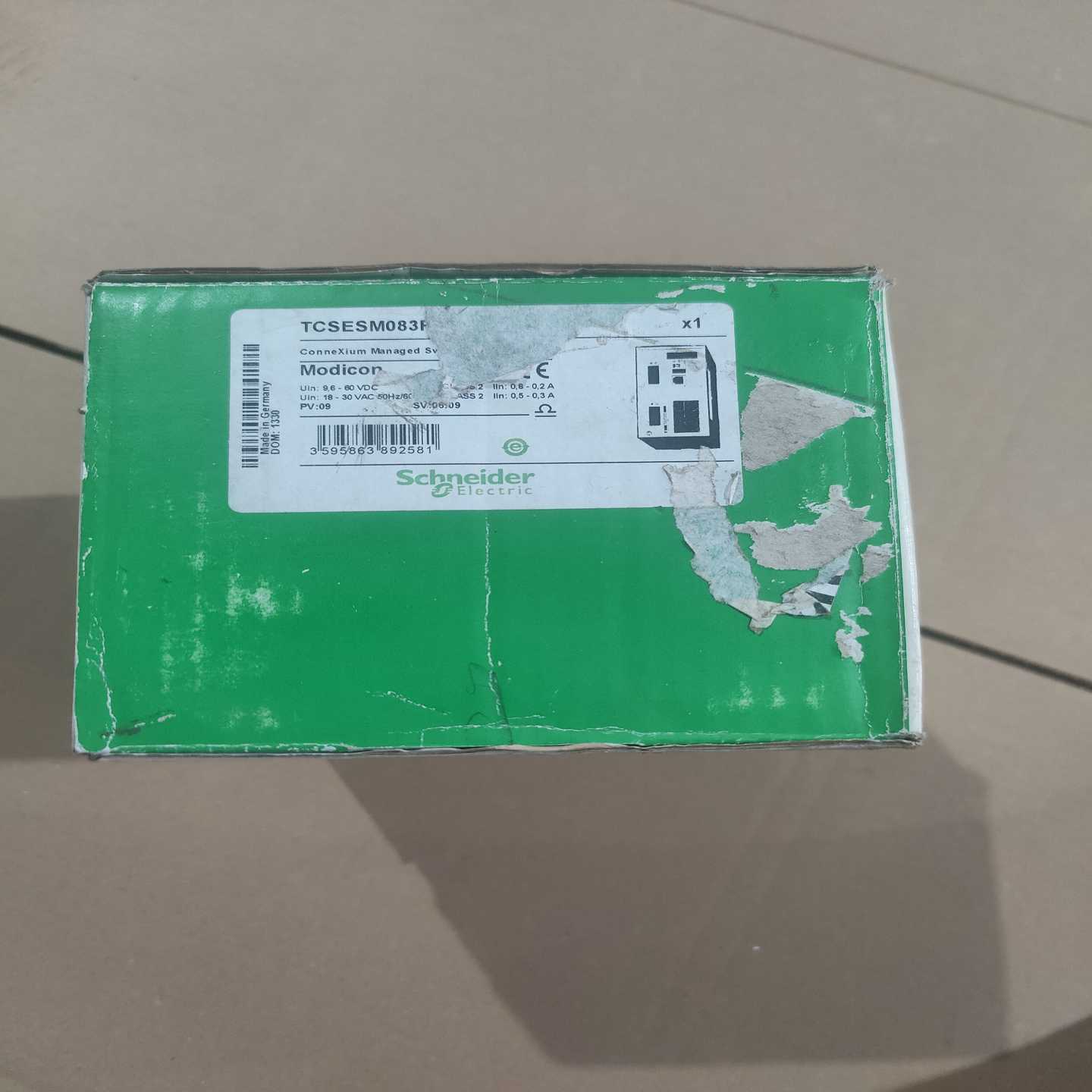 施耐德以太网交换机TCSESM083F2CS0.实物图片，质--议价商品