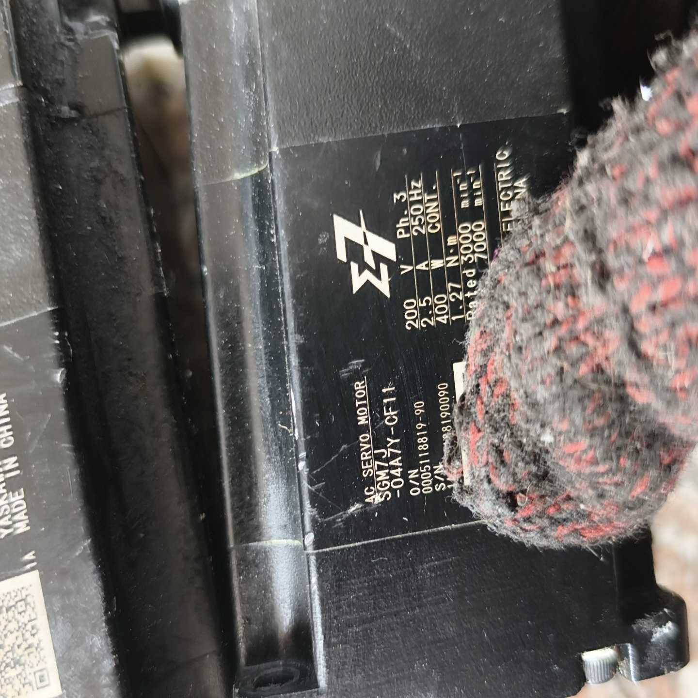 安川电机，400W，SGM7J－04A7Y-CF11~询价