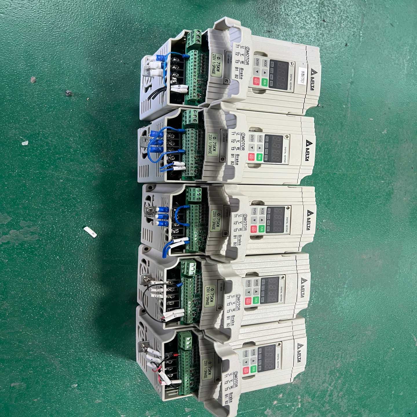 五个台达变频器VFD07M21A，0.75kw，成色新，~询价