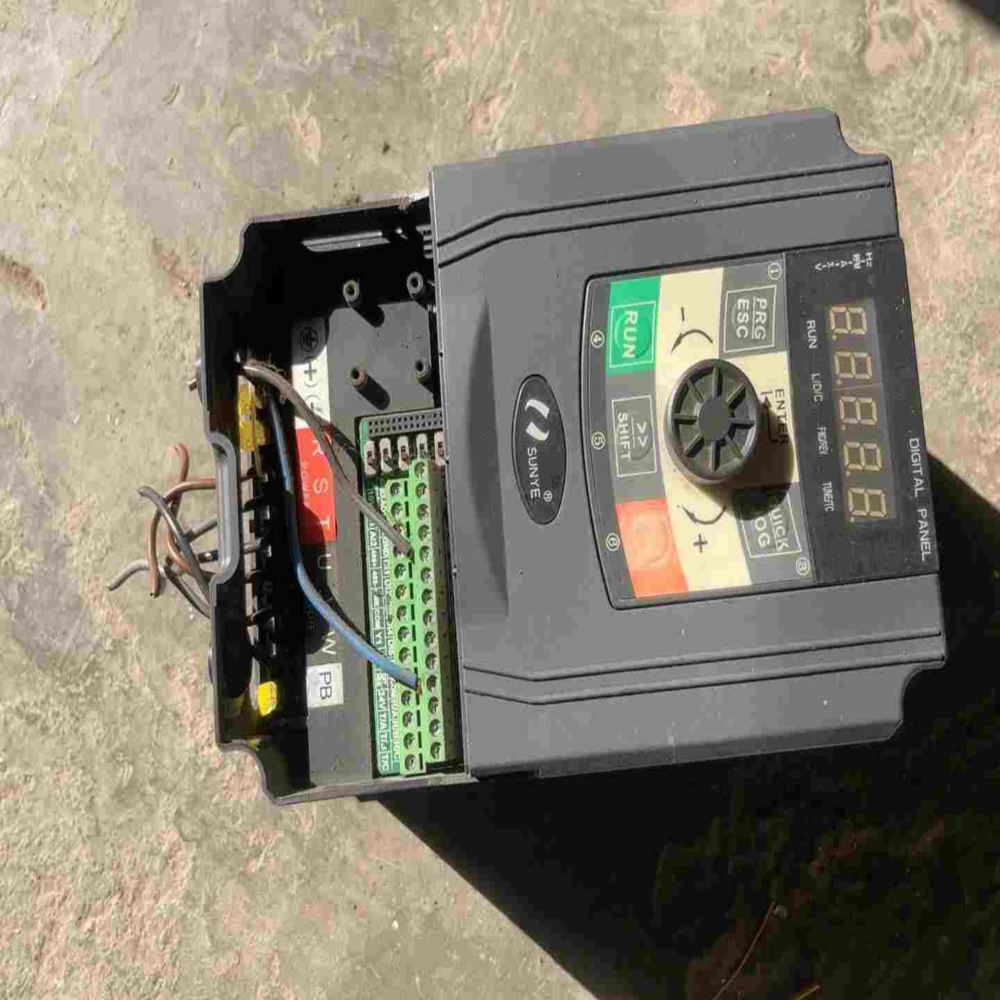 询价~日业变频器CM530-A04T4R0G/5R5PB 4/5.