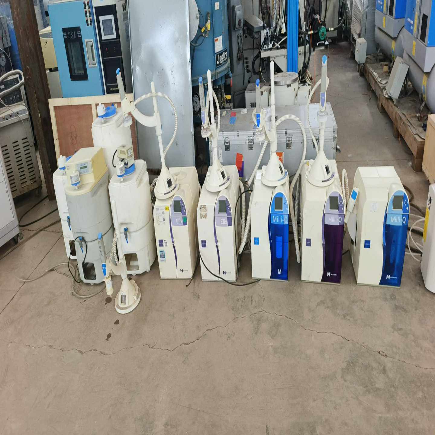 议价博纯水机，10型纯水机，取水器，水桶。5个主机。右面适用