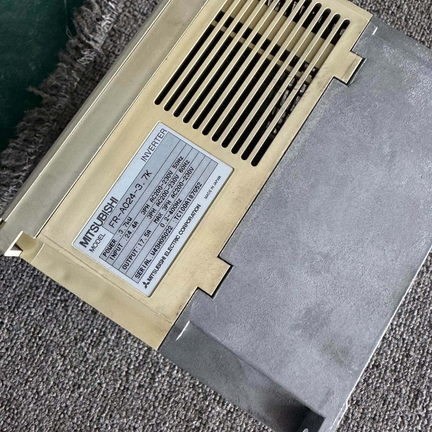 三菱变频器FR-A024-3.7K，三相220V，功率3.7--议价商品