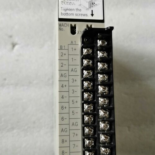 【询价】CS1W-AD081-V1未上机用，有点划痕，全方位图