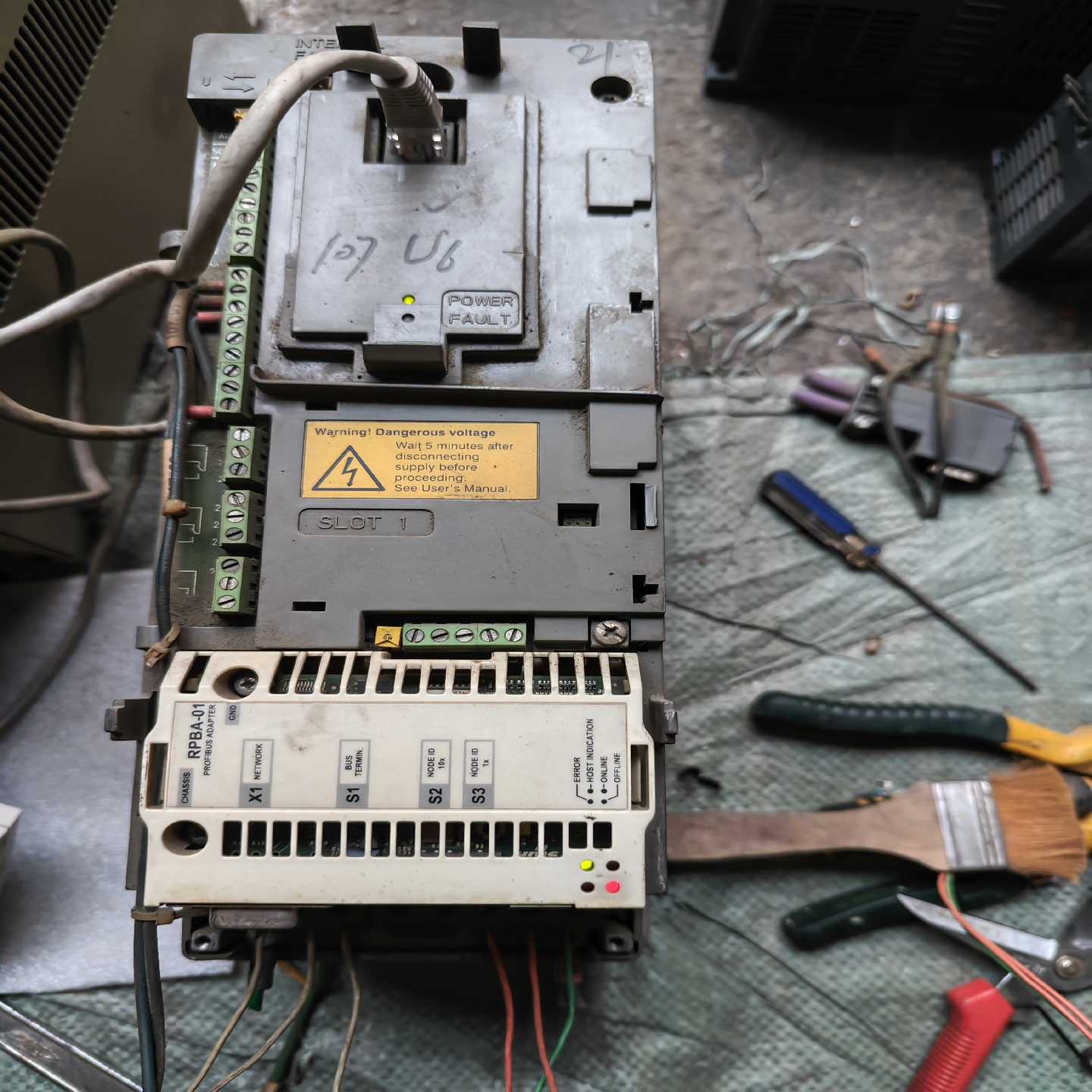 询价~ABB变频器ACS550-01-06A9-4，剪线下来，