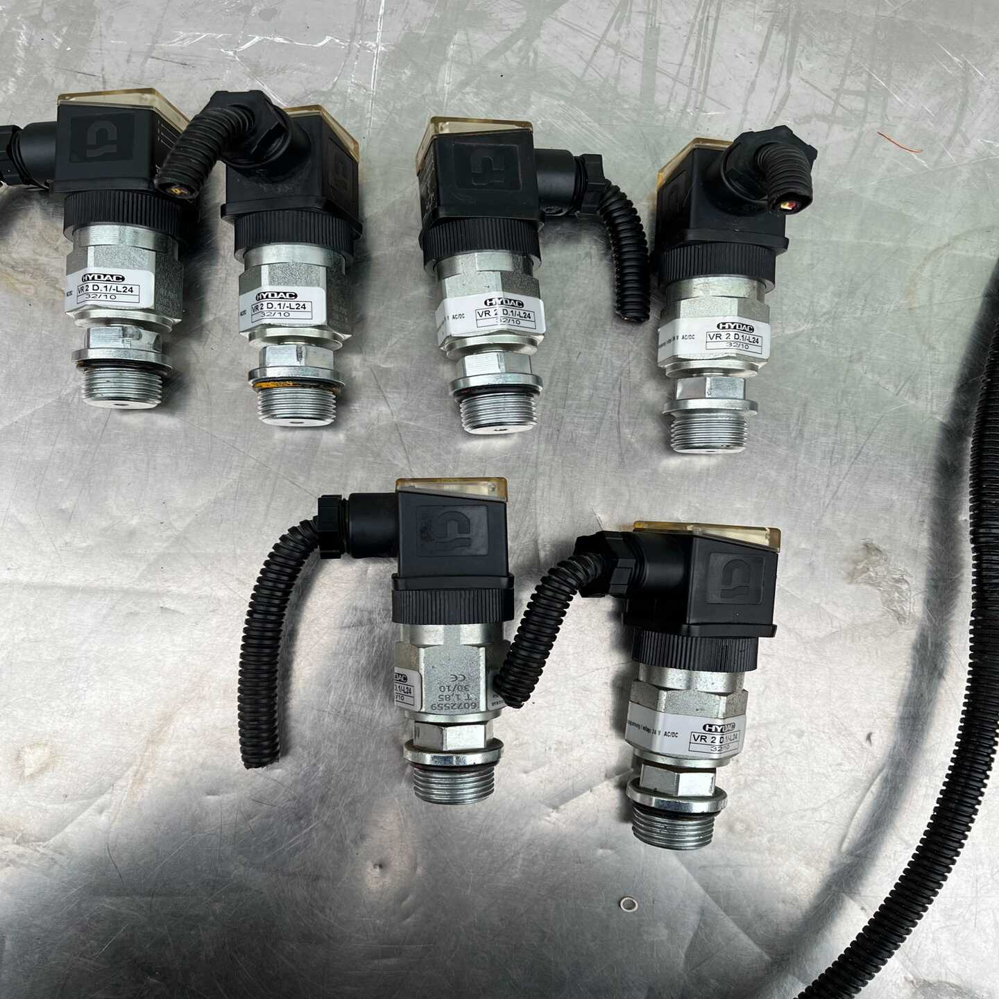 HYDAC贺德克压差开关VR2D.1/-L24两个成色如图--议价商品