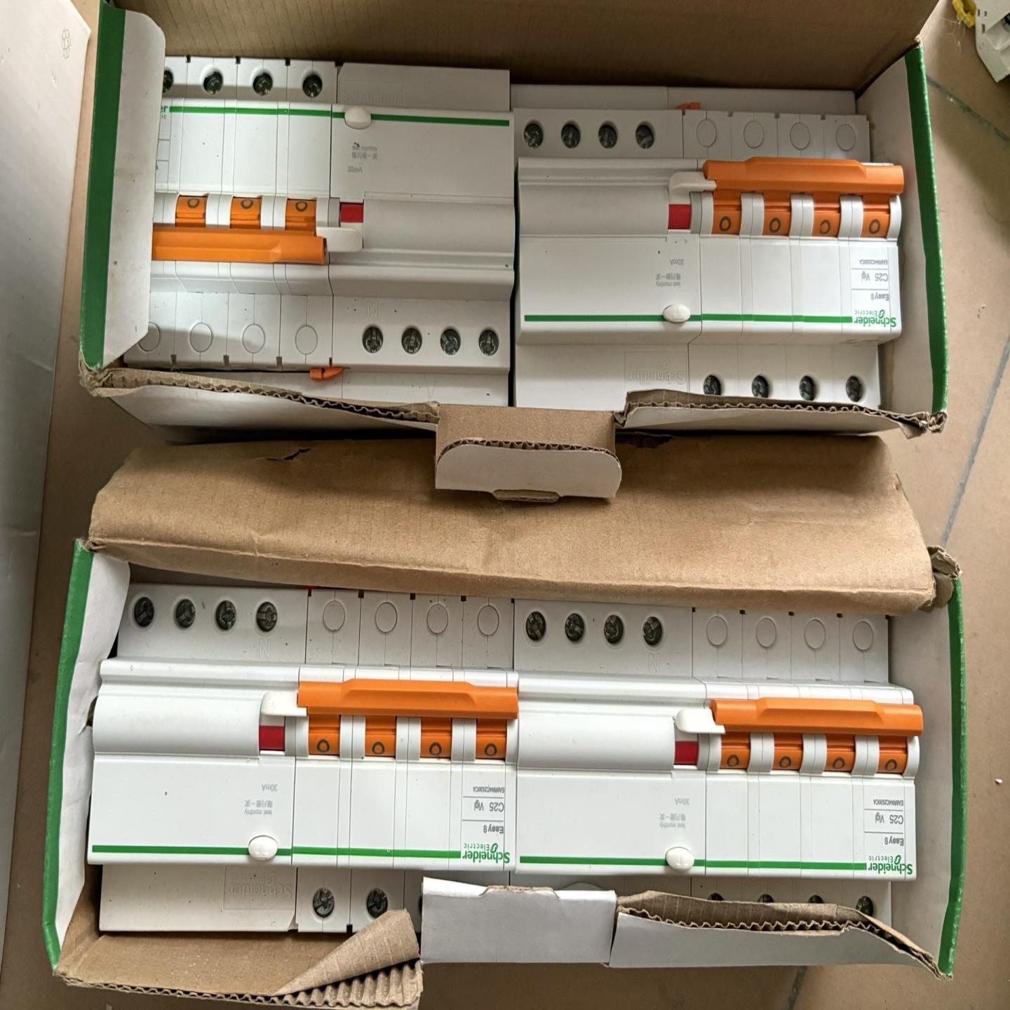 全新正品施耐德Easy9系列漏电保护器--议价商品