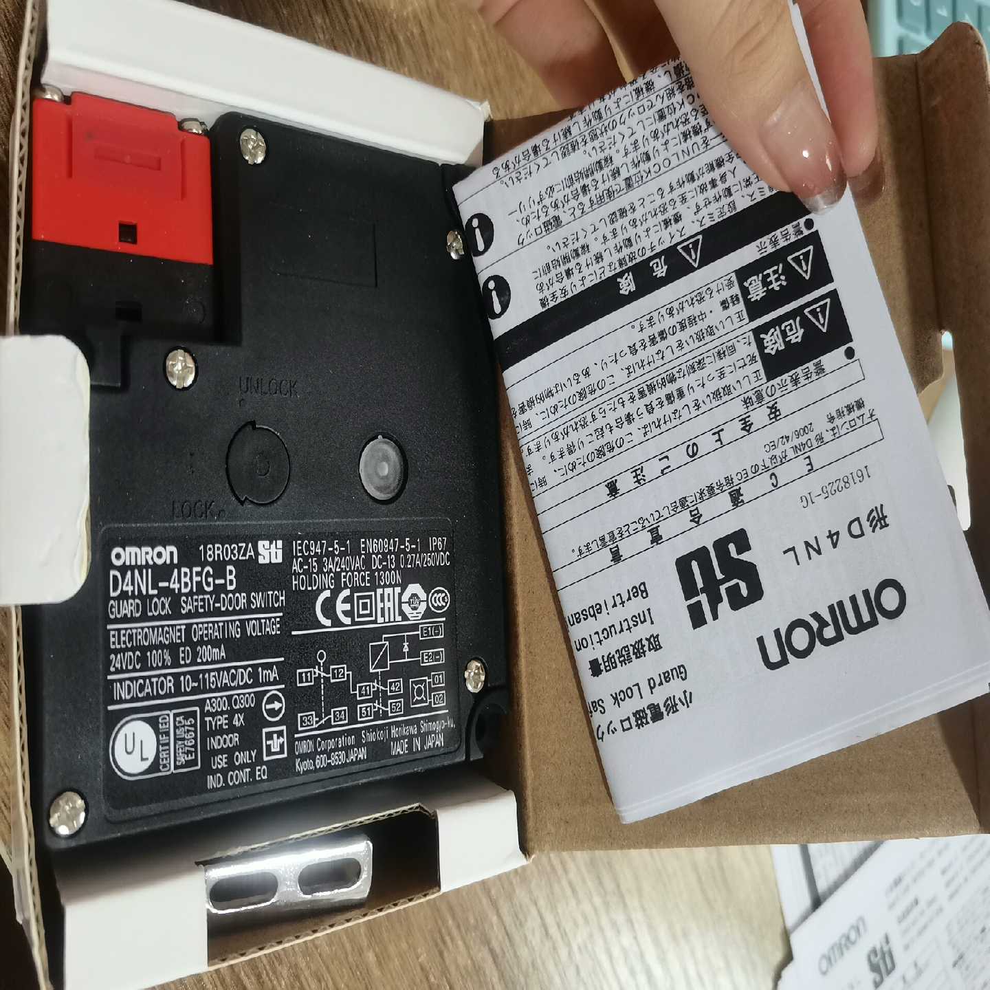 议G价欧姆龙电磁锁D4NL-1AFA2A4AFG-B1DFA现货/维修