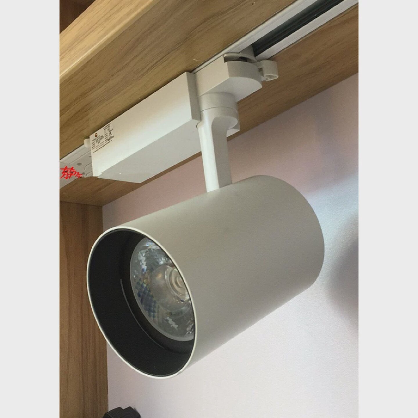 LED30W轨道灯底部有3个铜片的导轨射灯LED30W二线三线轨道灯射灯