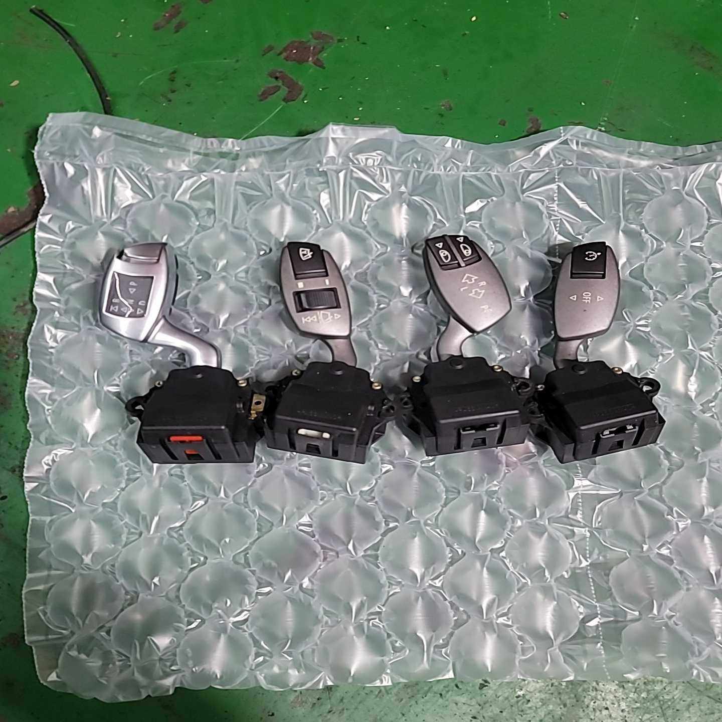 04年宝马E66组合开关，雨刮大灯定速巡航开关。标价为单--议价商