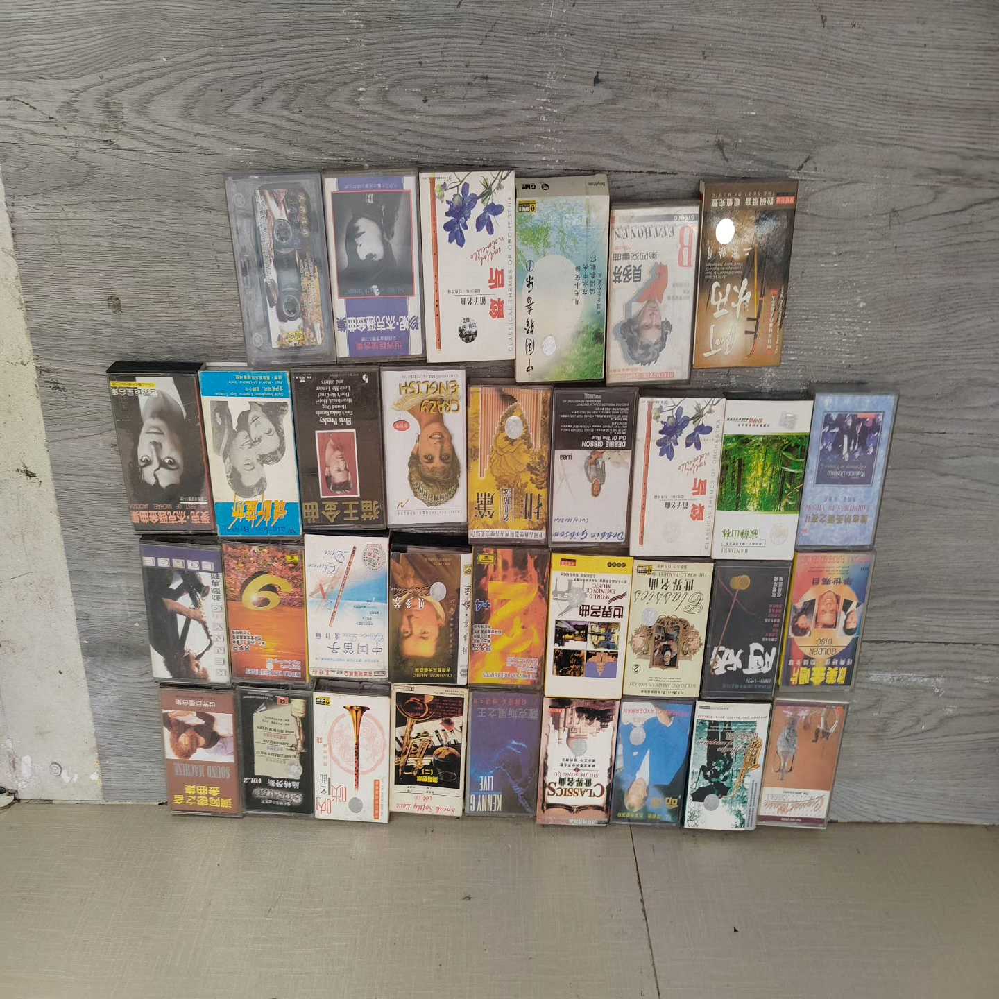 33盘录音带，品相如图，包邮。~议价