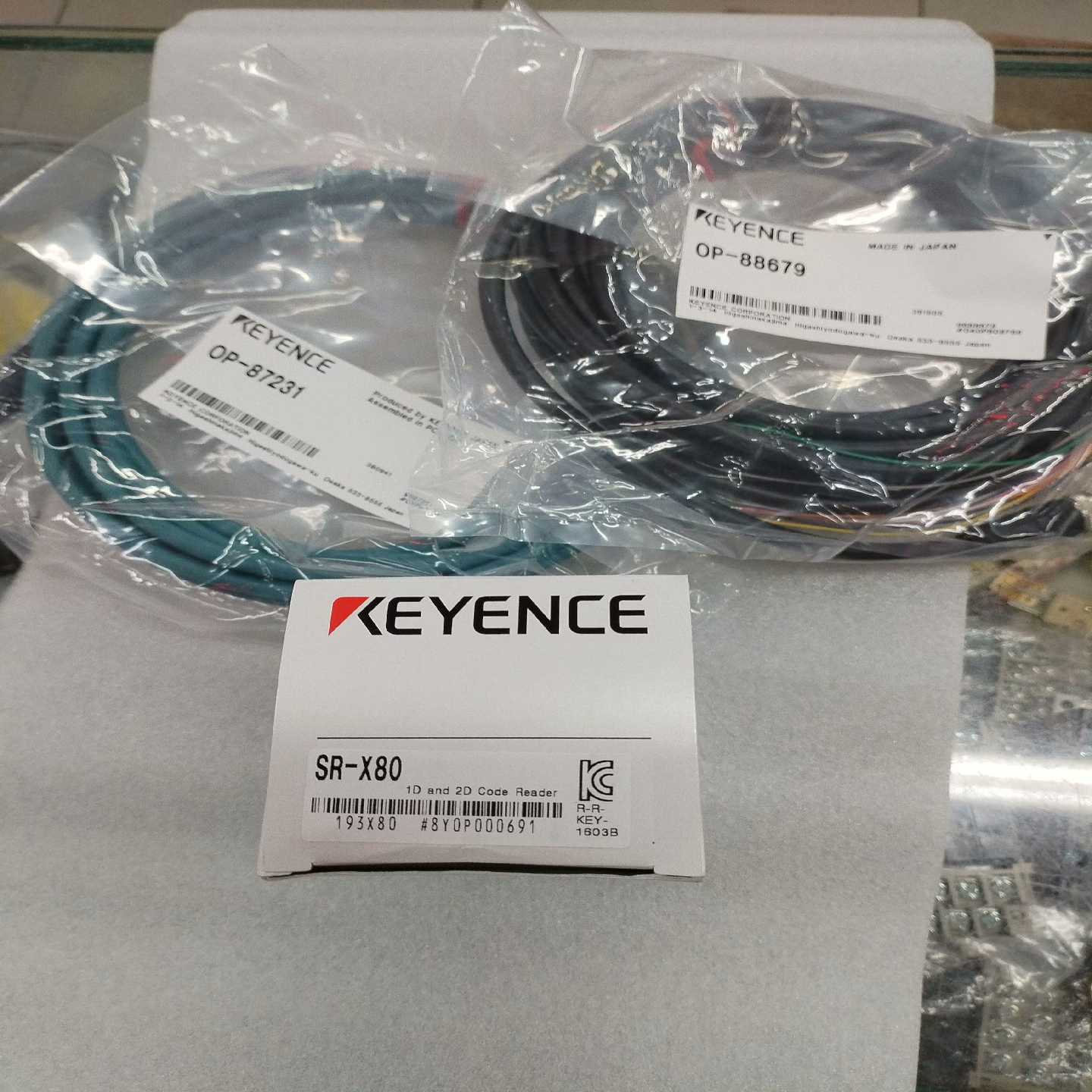 基恩士读码器,SR-X80,盒码一致,配OP-8询价