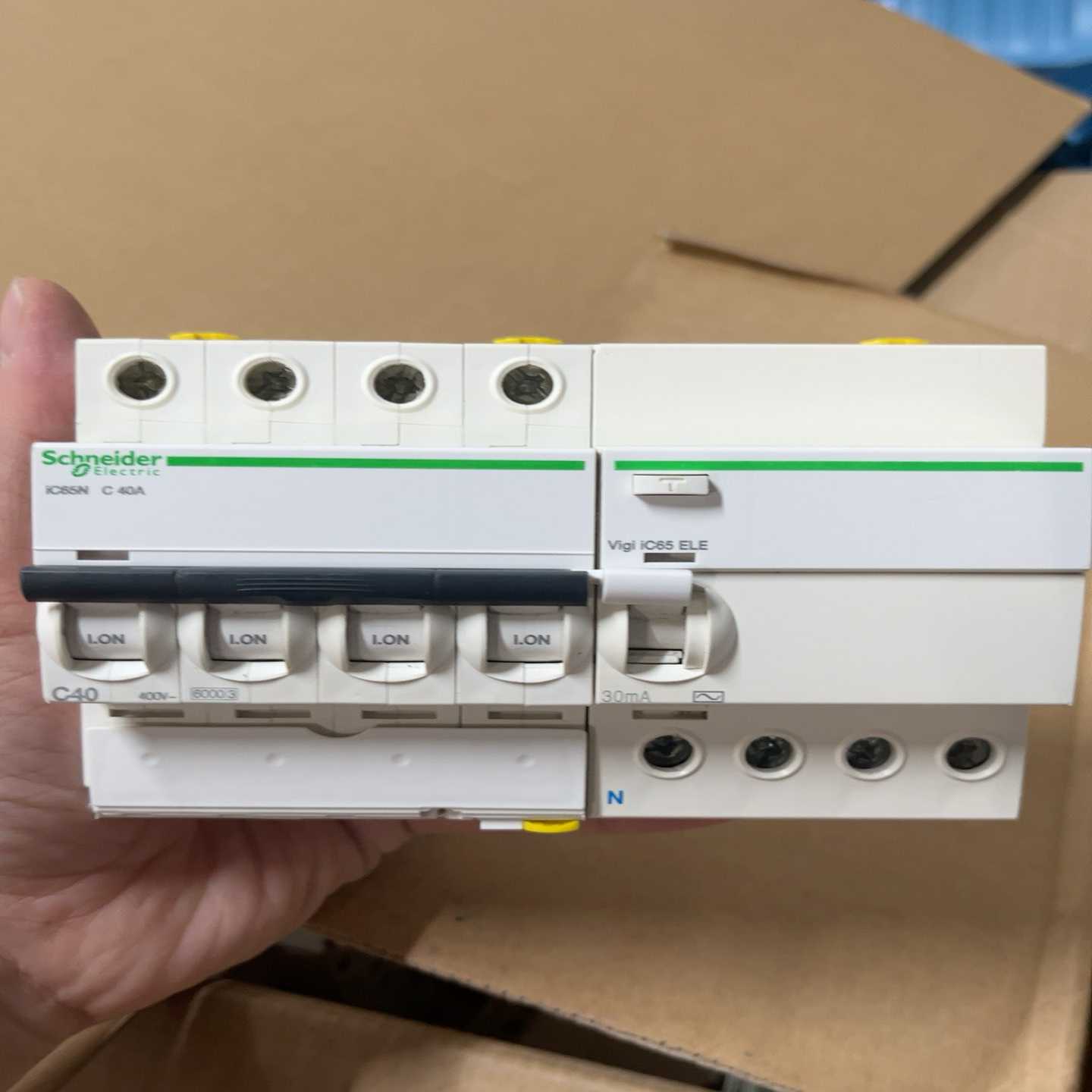 施耐德IC65N漏电保护器4P带漏保30mA--议价商品