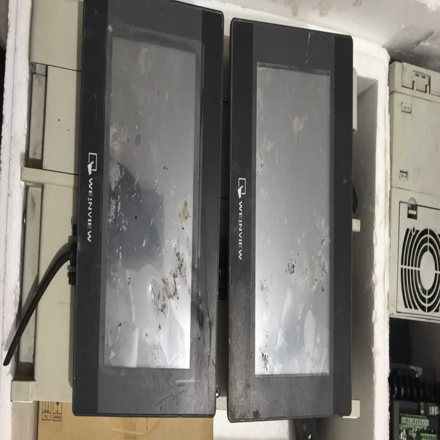 威纶触摸屏TK6071iP出售，成色如图，屏幕划痕，但不影响