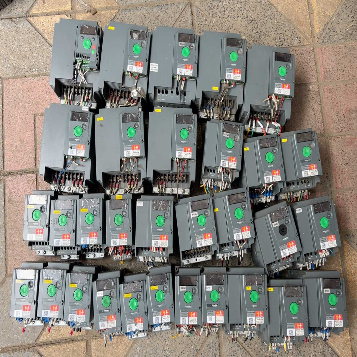 出拆机施耐德变频器40台，型号ATV310HU30N4E有一--议价商品