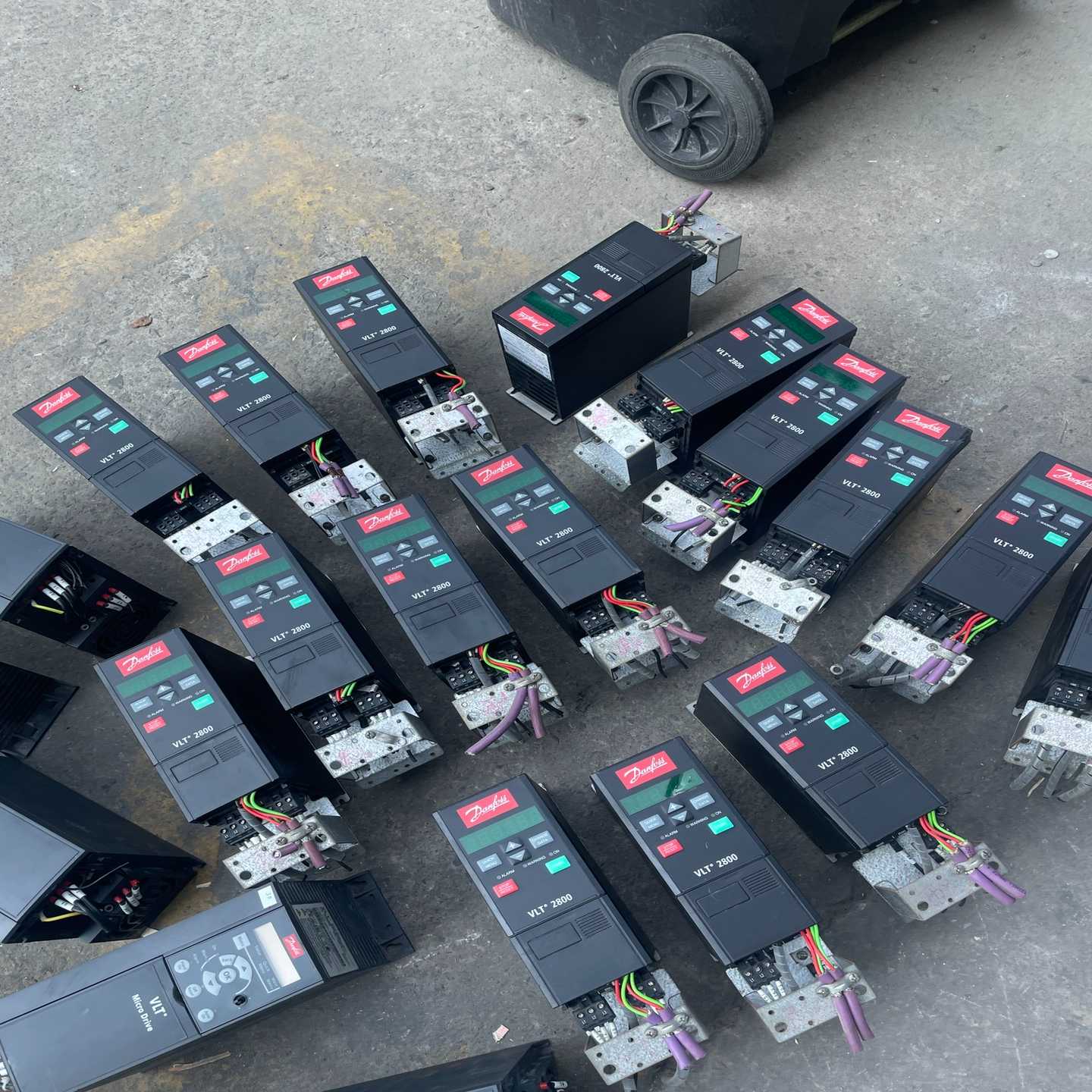 丹佛斯VLT2815PT4B20S，1.5kw，实物如图，功询价