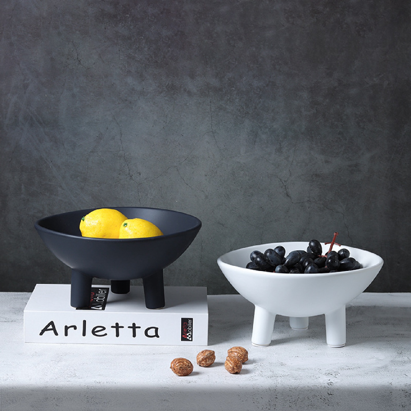 现代简约北欧极简陶瓷黑白三脚圆形果盘托盘摆件家居样板间装饰品