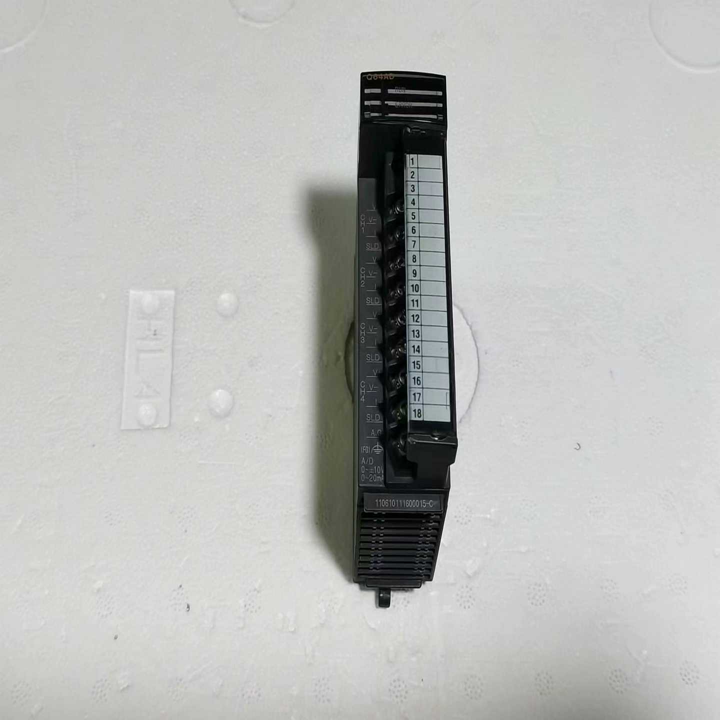 三菱PLC模块，型号 Q64AD，功能包好，成色如图所示，底【鑫