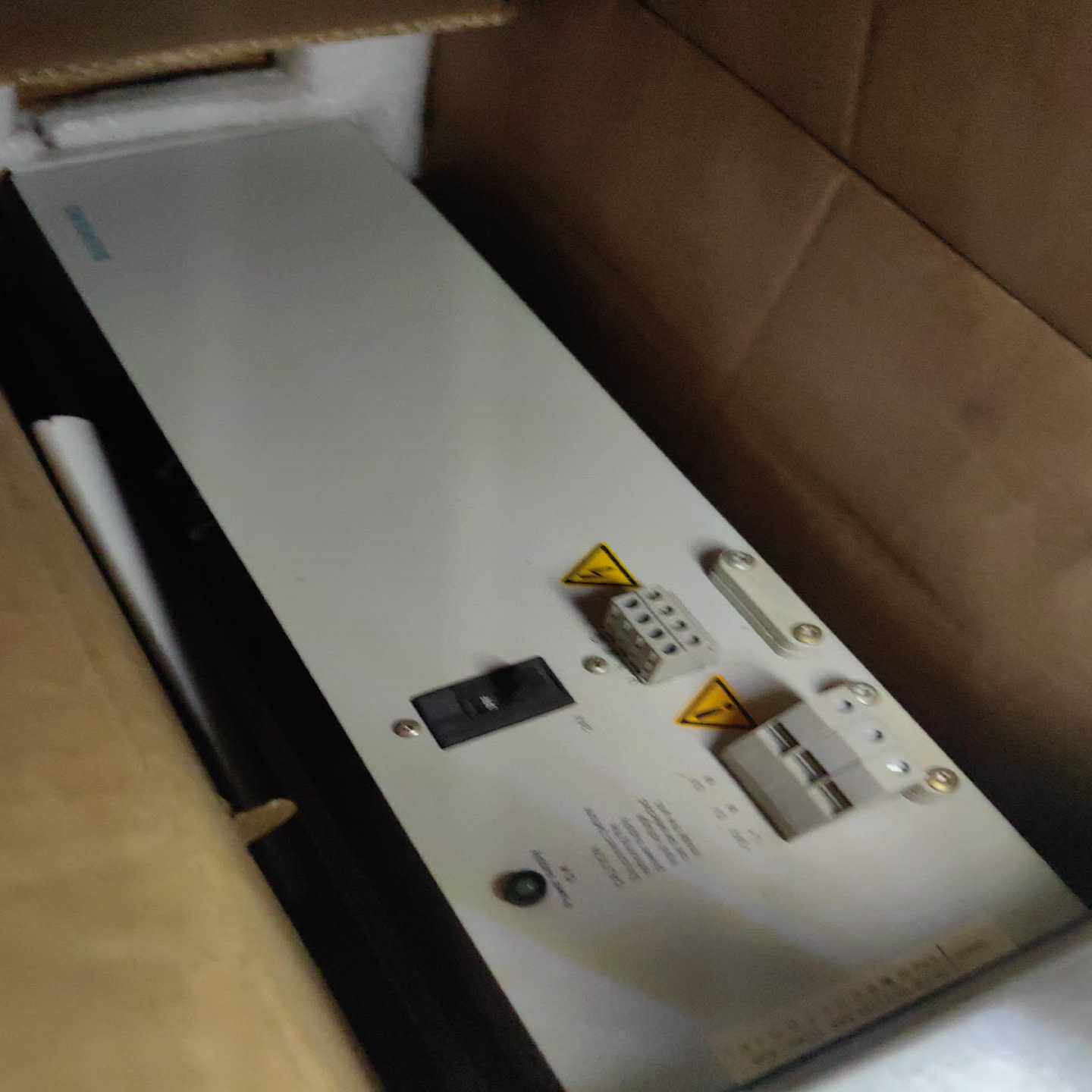 R2882-R-R211-722890实物图，议价开封了（佳毅工控）