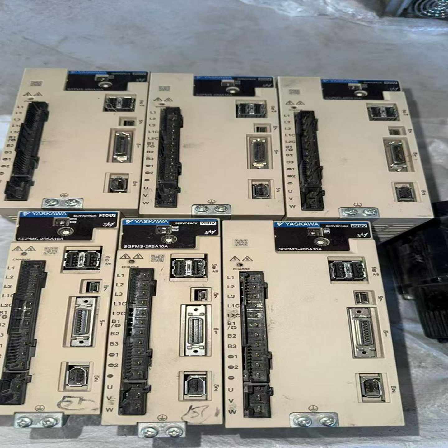 伺服套装1.3kw一套驱动器：SGPMS-6R0A10