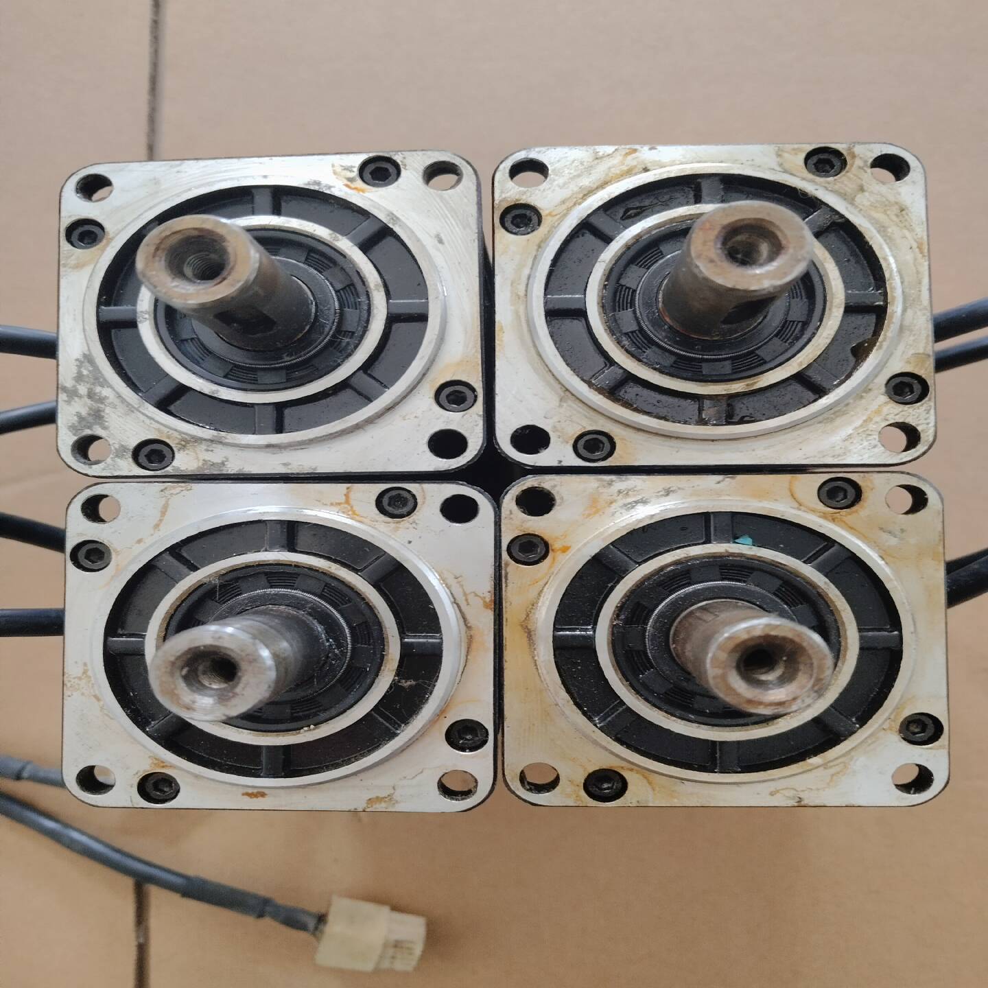 询价ESTUN埃斯顿200W电机：EMJ-02APA22