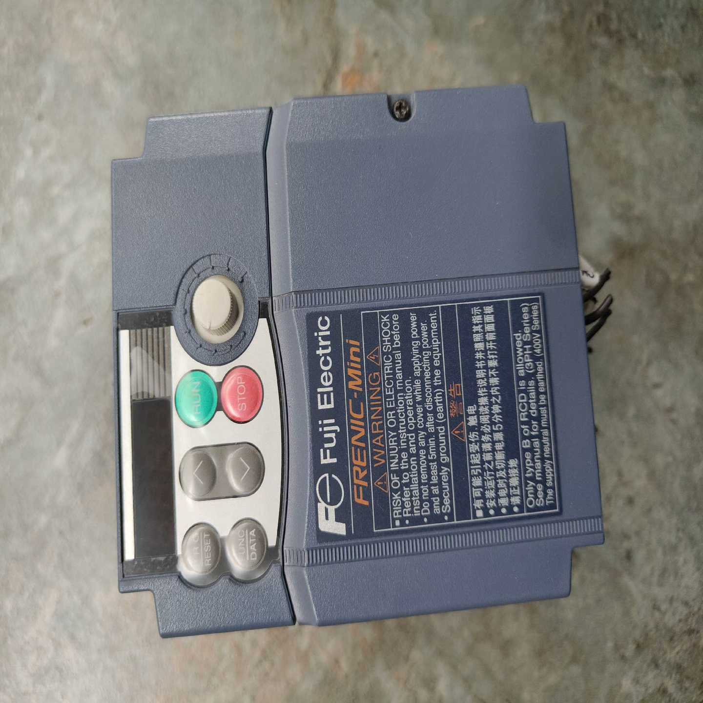 变频器FRN0004C2S-4C