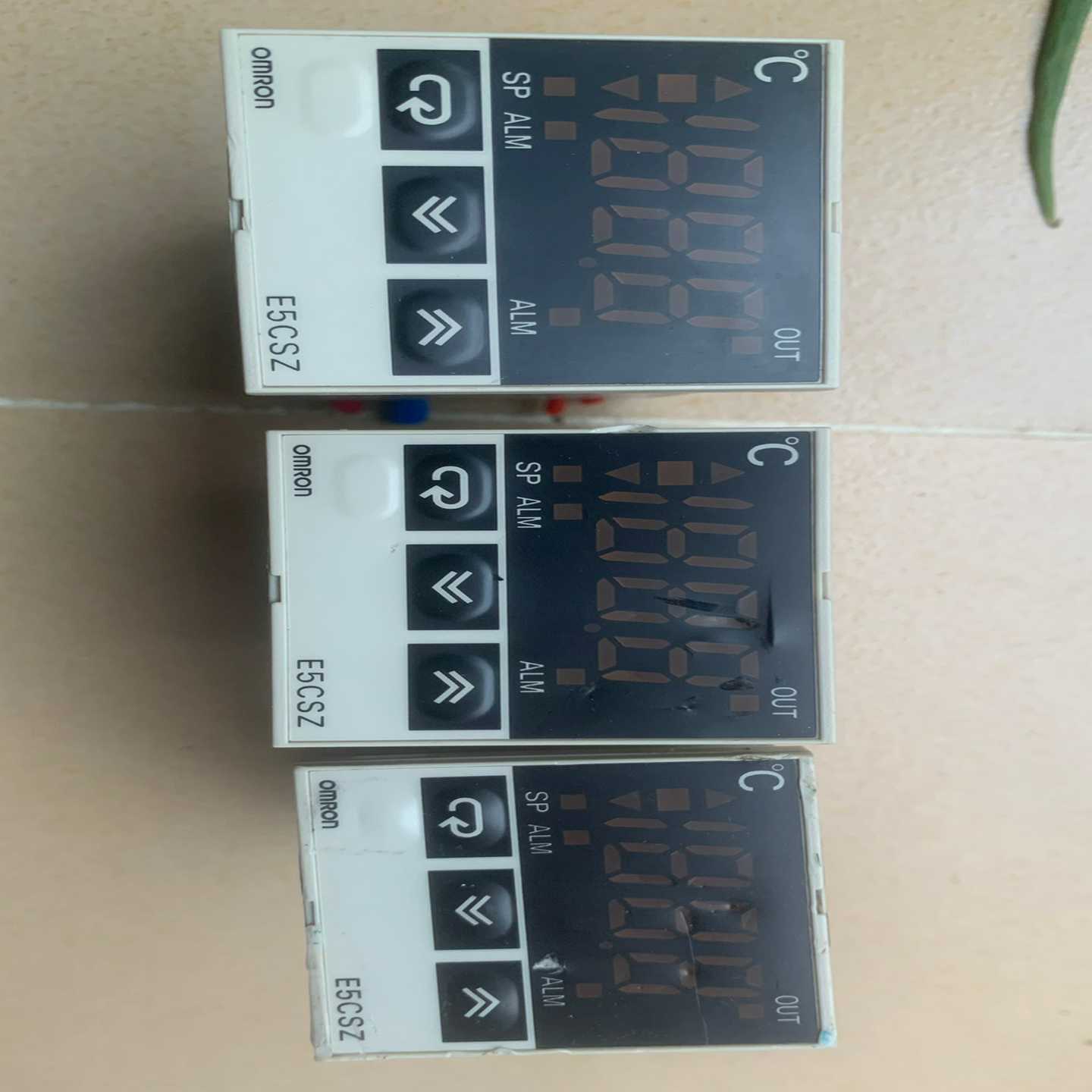 OmROn 温控器E5CSZ-Q1T 只剩1个   实【白零商行】