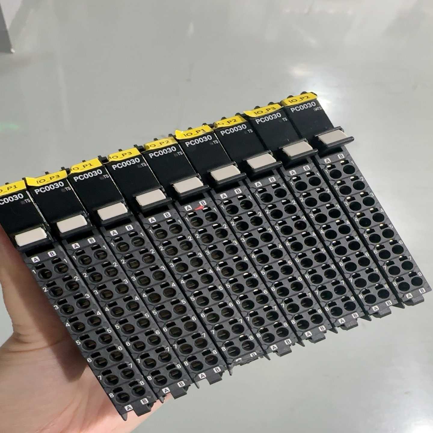 NX-PC0030电源连接单元8点输入8点输出设;议价
