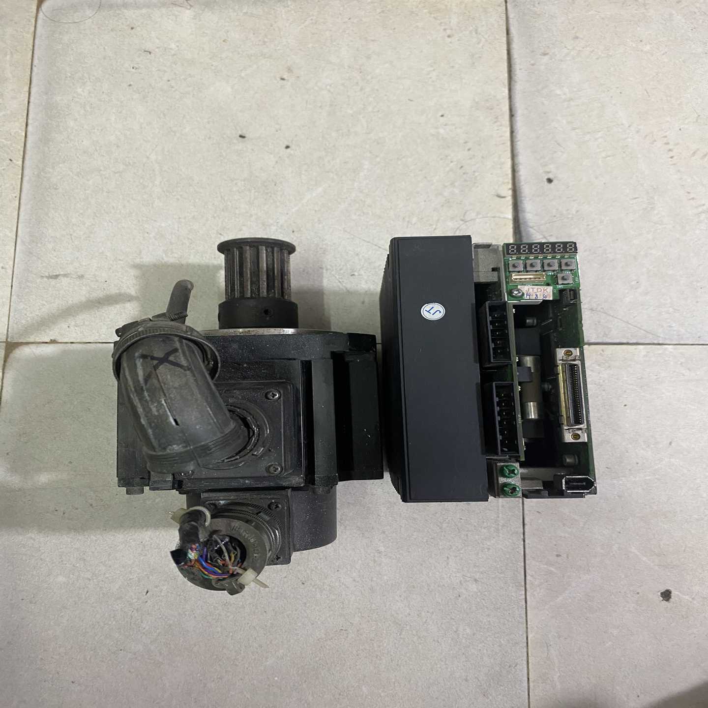 松下伺服驱动器MDDHT3530E配电机MDME102GCG--议价商品