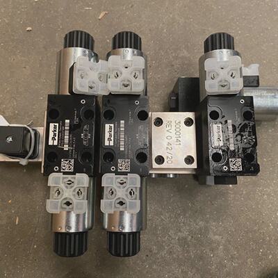 MPO 3000140 BARKSDALE 0417651 PARKER D1VW026BNJW91 x3pc VENT